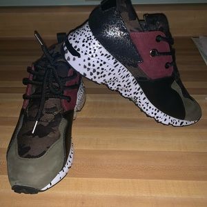 Steve Madden Sneakers BNWT Sz 8.5
